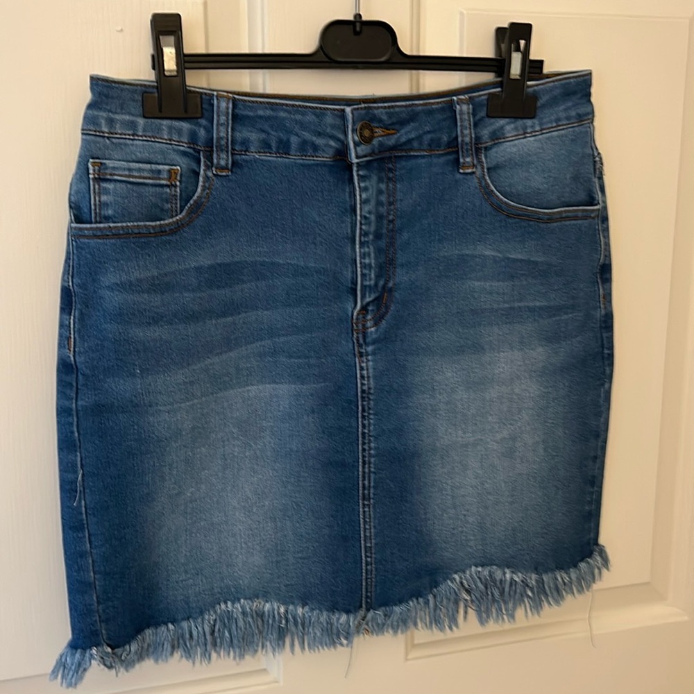 NWOT, denim fringe skirt sz Med
